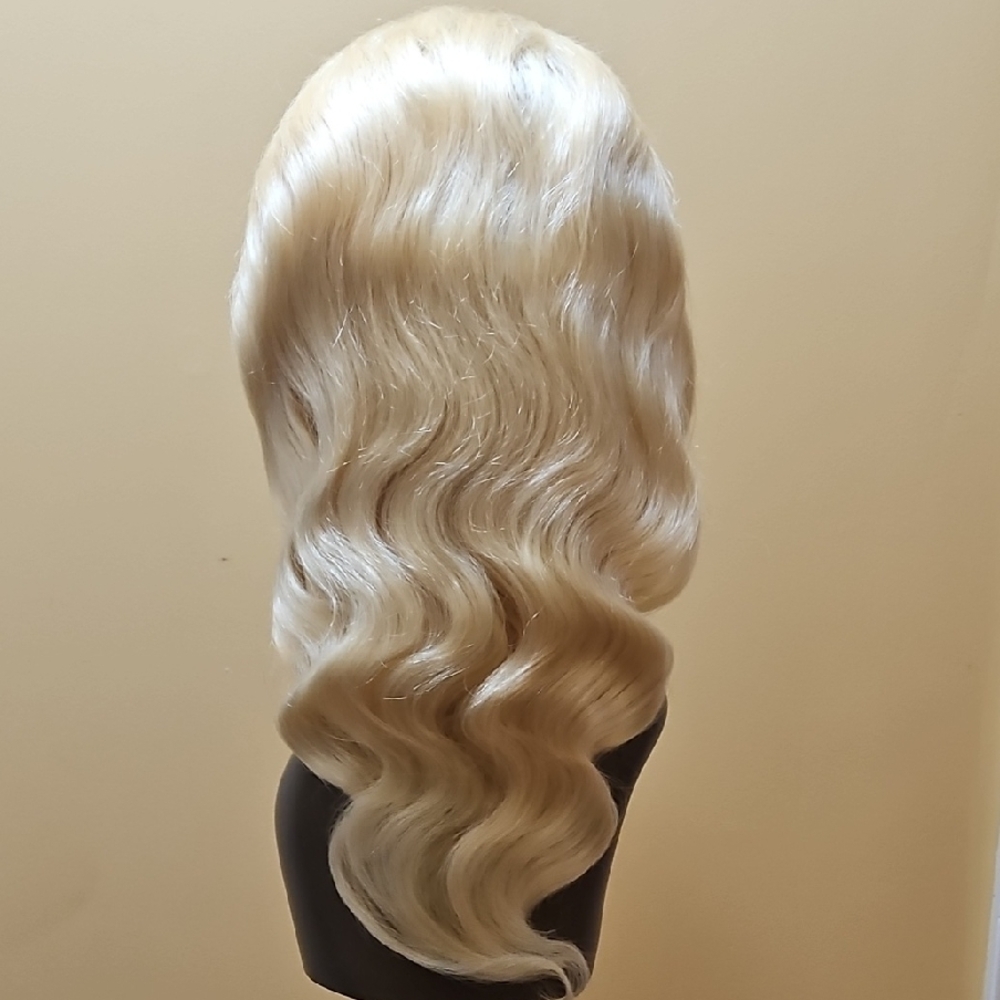 20 In Lace Blonde Wavy Hair Wig